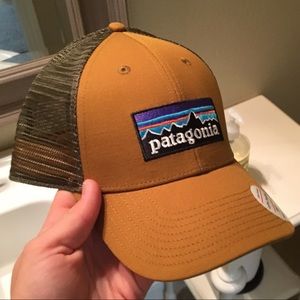 PATAGONIA LOW RISE TRUCKER HAT GOLD SNAPBACK